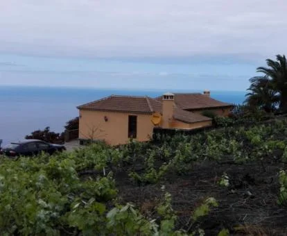 Preciosa casa independiente en un bello entorno rural con fabulosas vistas al mar.