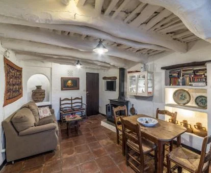 Interior de esta elegante casa tradicional ubicada en una tranquila calle peatonal.