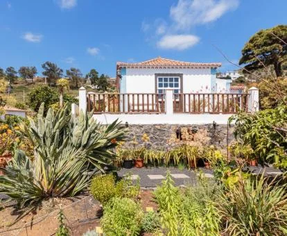 Preciosa casa rural rodeada de un entorno natural ideal para descansar.