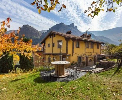 Hotel con encanto rodeado de naturaleza ideal para descansar.