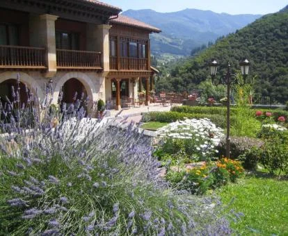 Edificio de este precioso hotel con encanto rodeado de naturaleza.