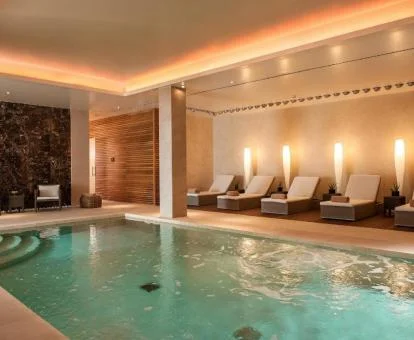 Zona de aguas del centro de bienestar de este coqueto hotel.