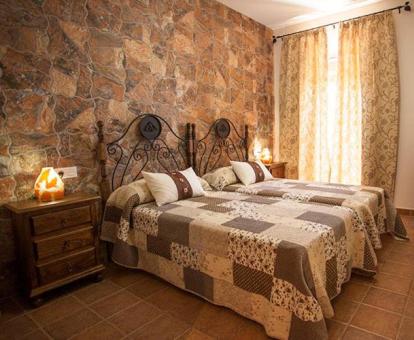 Una de las preciosas habitaciones de estilo tradicional de este coqueto hotel rural.