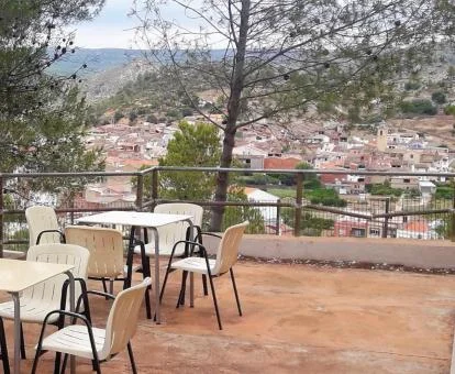 Terraza amueblada con vistas de este hotel con encanto.