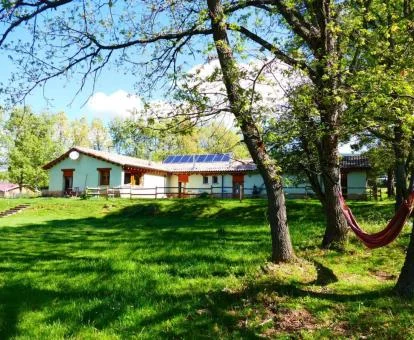 Edificio de este acogedor hotel rural en plena naturaleza.