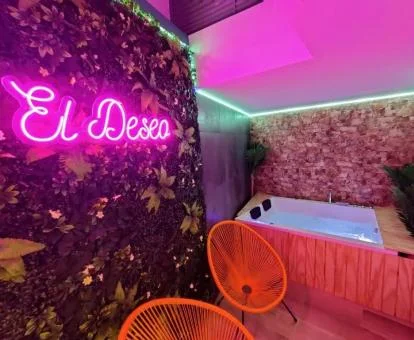 Preciosa zona de bienestar con jacuzzi privado de este apartamento independiente.