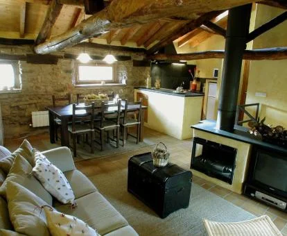 Interior de una de las coquetas casas rurales del establecimiento.