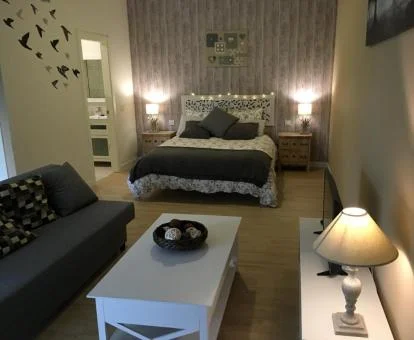 Interior de uno de los estudios acogedores del establecimiento.