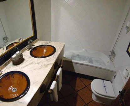 Jacuzzi privado del bungalow de este establecimiento.