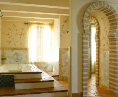 Precioso rincón con jacuzzi privado de la Suite del hotel.