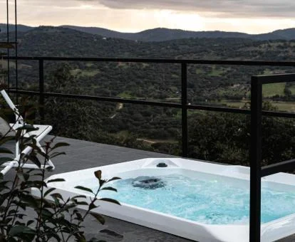 Precioso jacuzzi privado al aire libre de la Suite del hotel.