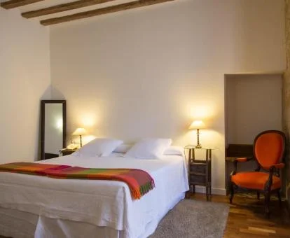 Una de las acogedoras habitaciones dobles de este hotel rural.