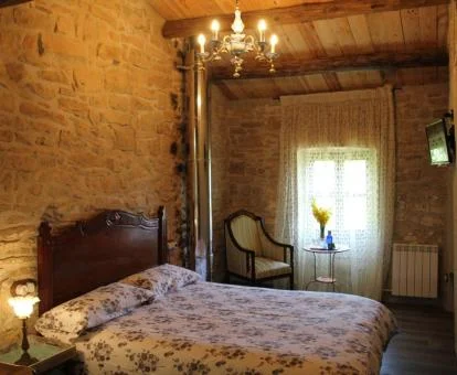 Una de las acogedoras habitaciones de estilo rústico de este hotel rural.