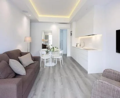 Interior de uno de los luminosos apartamentos de este complejo.