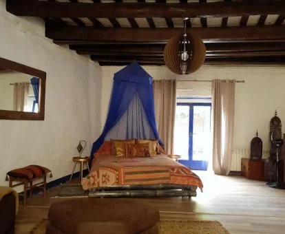Una de las amplias habitaciones de este hotel con encanto.
