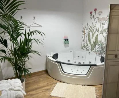 Acogedor espacio con un gran jacuzzi privado de este apartamento loft ideal para parejas.