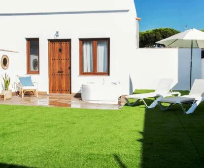 Preciosa habitación doble con bañera de hidromasaje privada en el exterior.