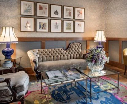 Uno de los elegantes especios comunes de este precioso hotel.