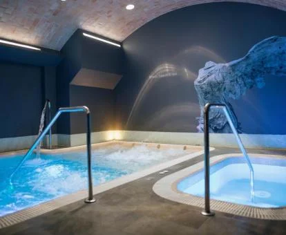 Zona de aguas con hidroterapia del centro de bienestar de este hotel con encanto.