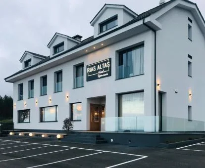 Edificio de este hotel con encanto con acogedoras habitaciones.