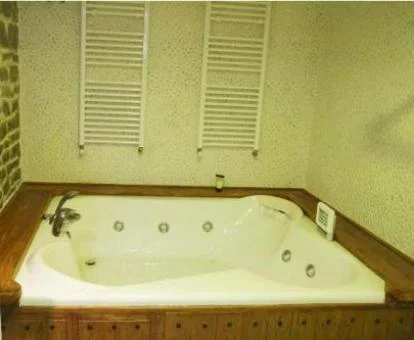Jacuzzi privado de uno de los apartamentos de 1 dormitorio del establecimiento.