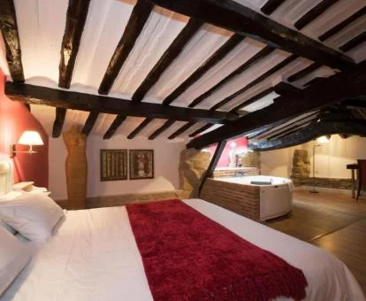 Preciosa suite con jacuzzi privado de este hotel rural.