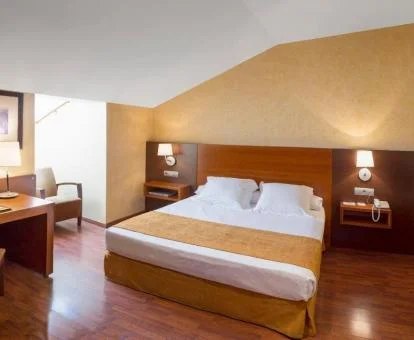 Una de las amplias habitaciones de este acogedor hotel.