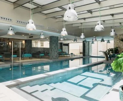 Amplio centro de bienestar con varias zonas de aguas del hotel.