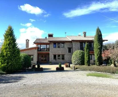 Hotel rural en un entorno tranquilo perfecto para descansar.