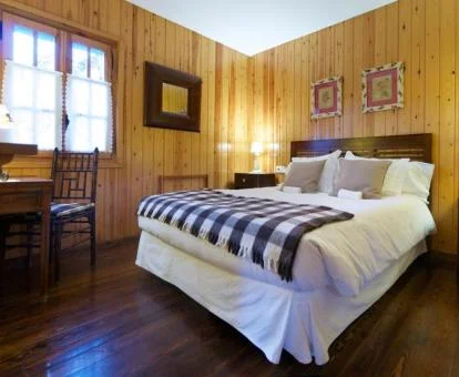 Una de las acogedoras habitaciones de este hotel de montaña ideal para parejas.