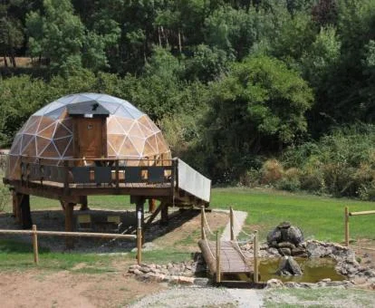 Una de las coquetas habitaciones burbuja con zona exterior privada del alojamiento.